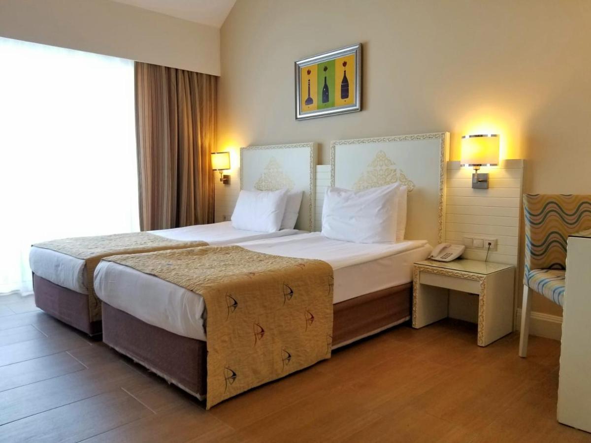 Crystal Admiral Resort Suites & Spa Kızılot Exterior foto