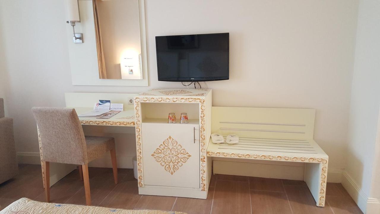 Crystal Admiral Resort Suites & Spa Kızılot Exterior foto