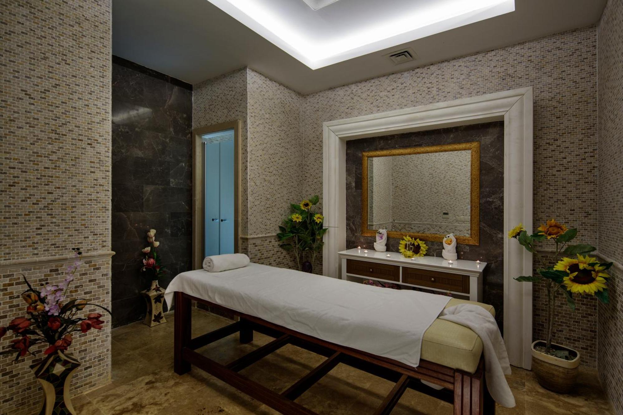 Crystal Admiral Resort Suites & Spa Kızılot Exterior foto