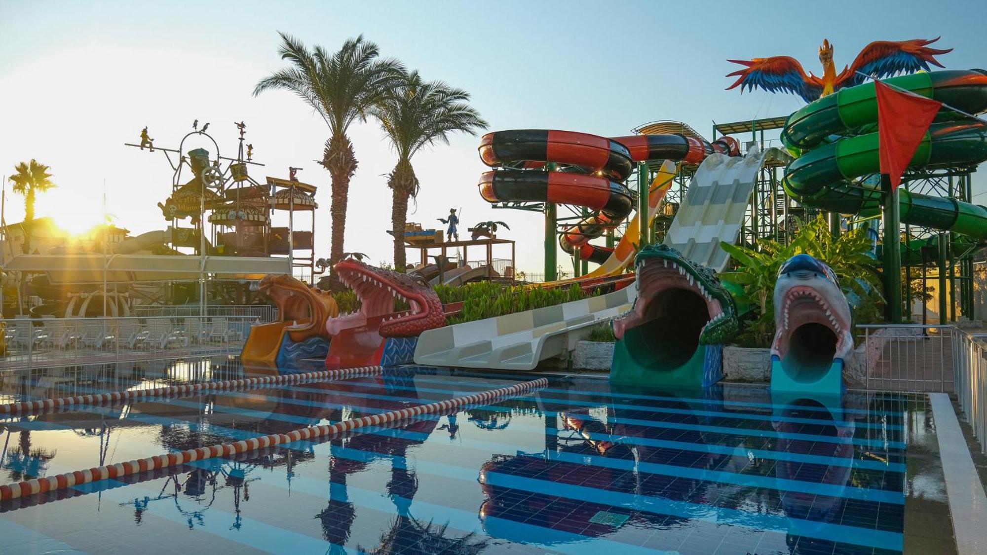 Crystal Admiral Resort Suites & Spa Kızılot Exterior foto